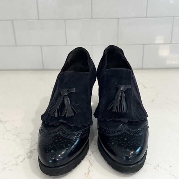 Women's pump 3" heel navy loafer. Patent leather and suede with tassel. - Picture 5 of 6